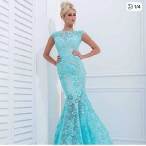 Tony Bowls Turquoise Lace Dress